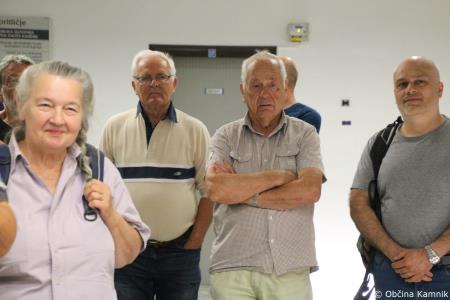 Stene občinske stavbe krasi razstava z naslovom Po sledeh izumirajoče obrti na Kamniškem (19)